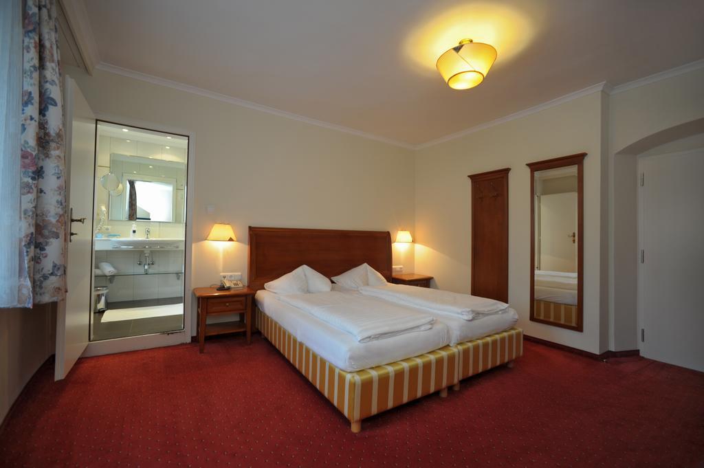 Hotel Goldener Loewe Kufstein Chambre photo